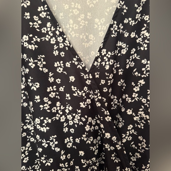 BloomChic Black & White Floral Maxi Dress Women’s US 20 V-Neck Short Sleeve Slit - Picture 7 of 9